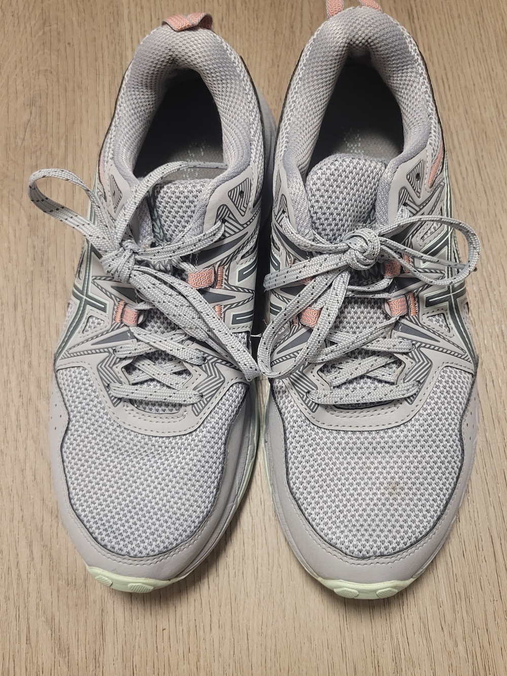 ASICS Women's Light Gray Athletic Shoes with Pink/Mint Accents Size 8